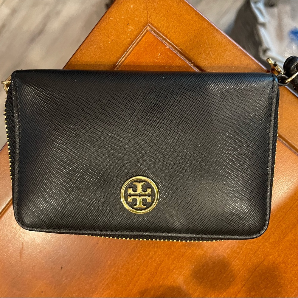 Black leather Tory Burch wallet/ card holder/ change purse.